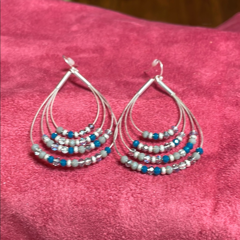 Marlyn Schiff Elegant Silver And Blue Beaded Earrings 21$
